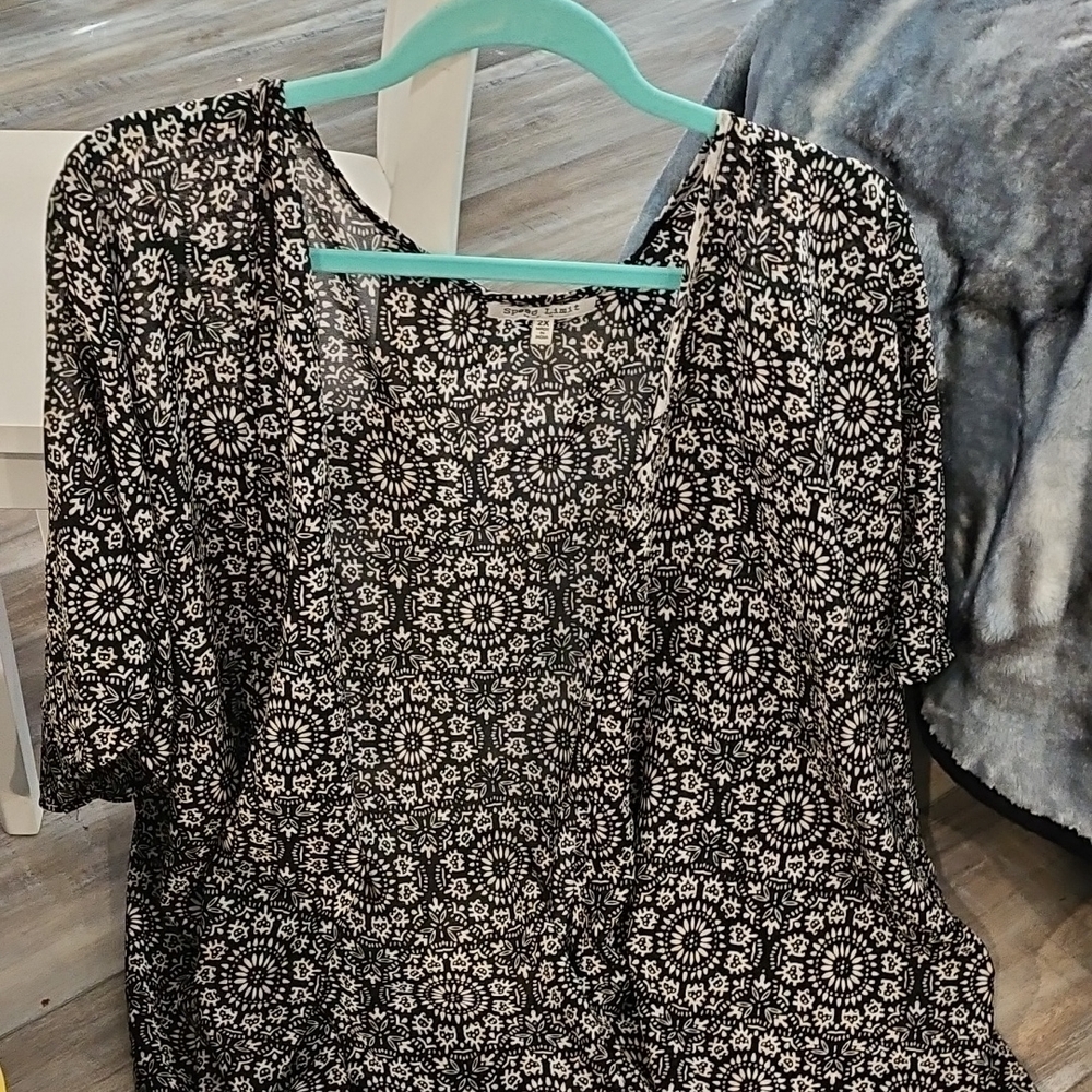 Elegant Black and White Women's Shrug